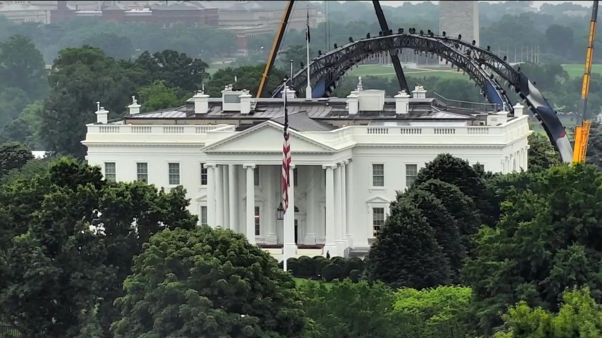 A Stadium on the South Lawn: How the UFC Turned the White House into a Fight Night