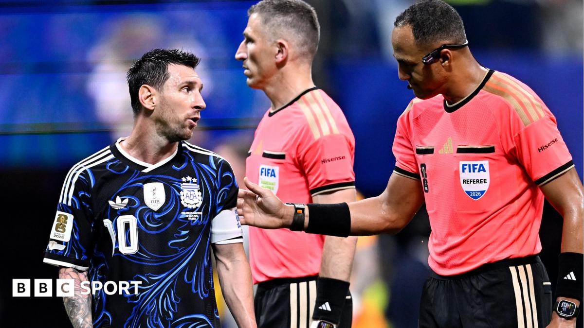Tournament Protocol and the Exit of French Officials