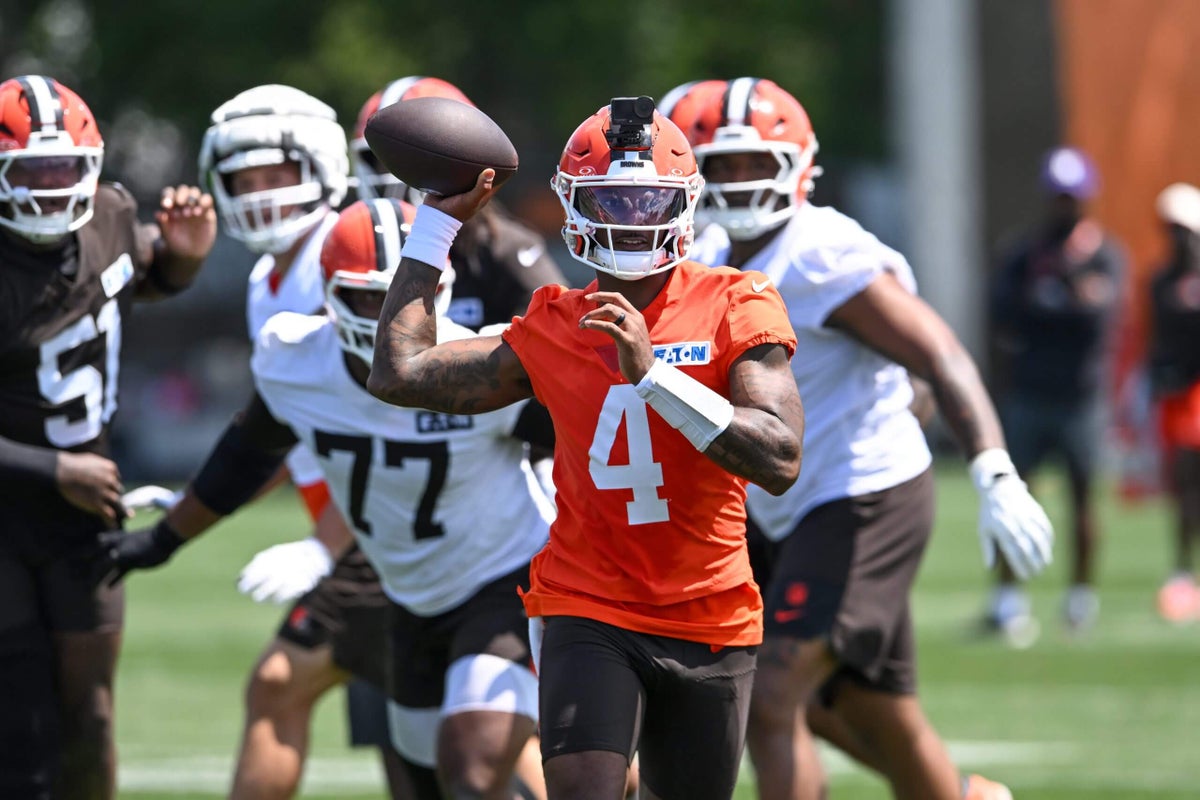 Deshaun Watson Struggles as Browns Open QB Competition With Shedeur Sanders