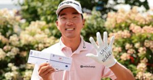 Michael Kim shoots 59 at 3M Open, sinking dramatic birdie at the 18th for history - PGA TOUR