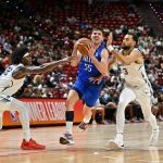 Sergio De Larrea leads Mavericks past Grizzlies with double-double