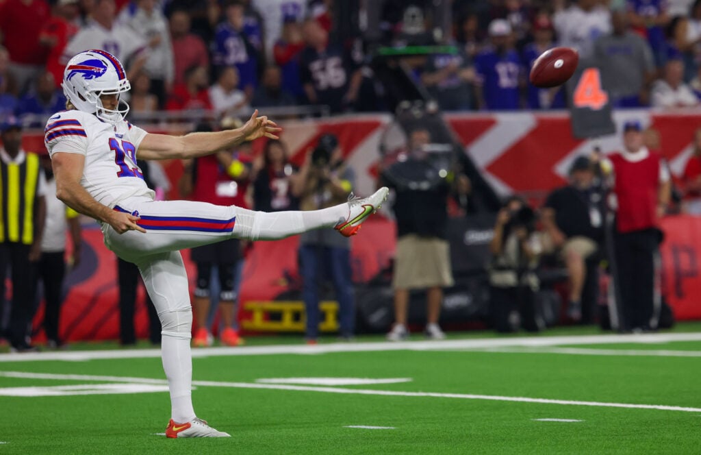 Buffalo Bills Release Veterans Mecole Hardman and Mitch Wishnowsky