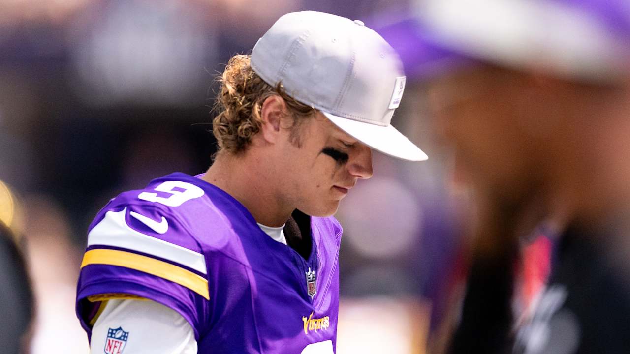 Minnesota Vikings Keep Four Quarterbacks on Initial 53-Man Roster