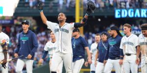 Mariners Walk Off Twins With 4-3 Victory on Ninth-Inning Miscue