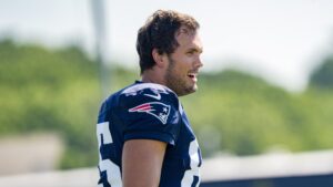New England Patriots Sign Hunter Henry to Two-Year Contract Extension