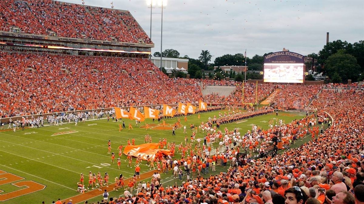 Bill Belichick Leads North Carolina Into Hostile Clemson Environment
