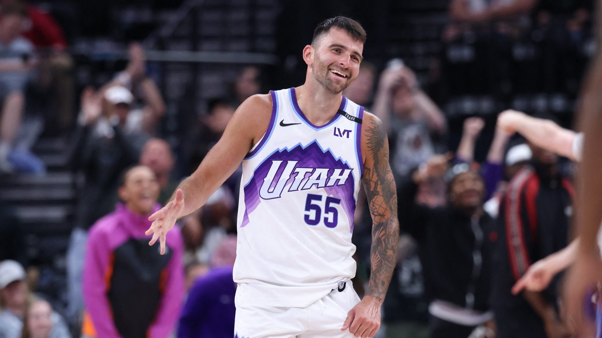 Knicks signing forward John Konchar to one-year deal