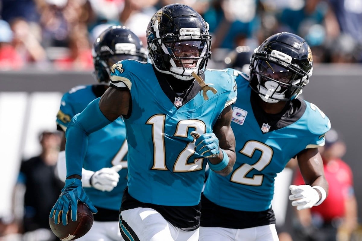 Jaguars cornerback Travis Hunter celebrates with teammates against New England Patriots