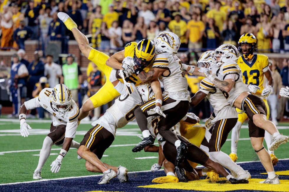 Michigan's wide receiver JJ Buchanan (6) makes the game-winning catch to win over Western Michigan with a last-second