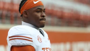 Texas' Colin Simmons Ties Sack Record, Earns Penalty for Obscene Gesture
