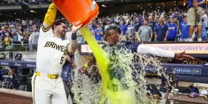 Brewers Beat Cubs 4-3 in 10 Innings on Late Heroics