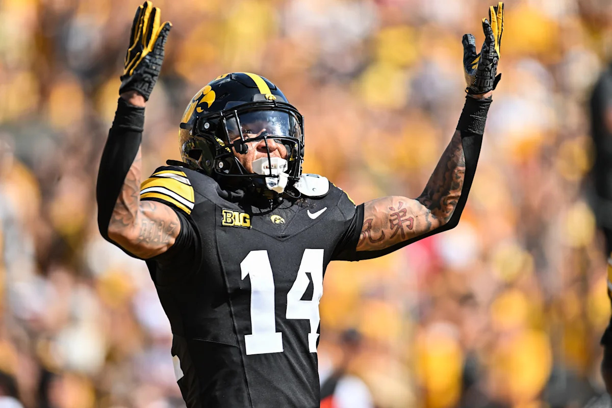 Iowa Beats Iowa State 16-13 on Late Field Goal by Caden Buhr