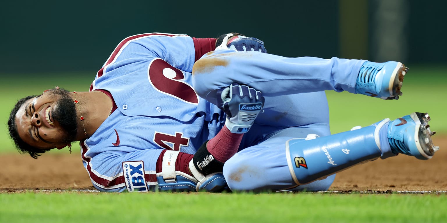 Phillies' Luis Arraez Exits With Sprained Left Ankle