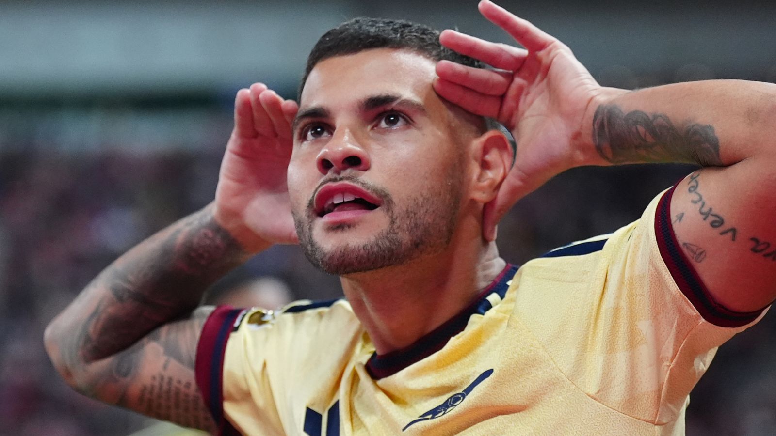 Arsenal Defeats Sunderland 2-0 to Extend Premier League Winning Run