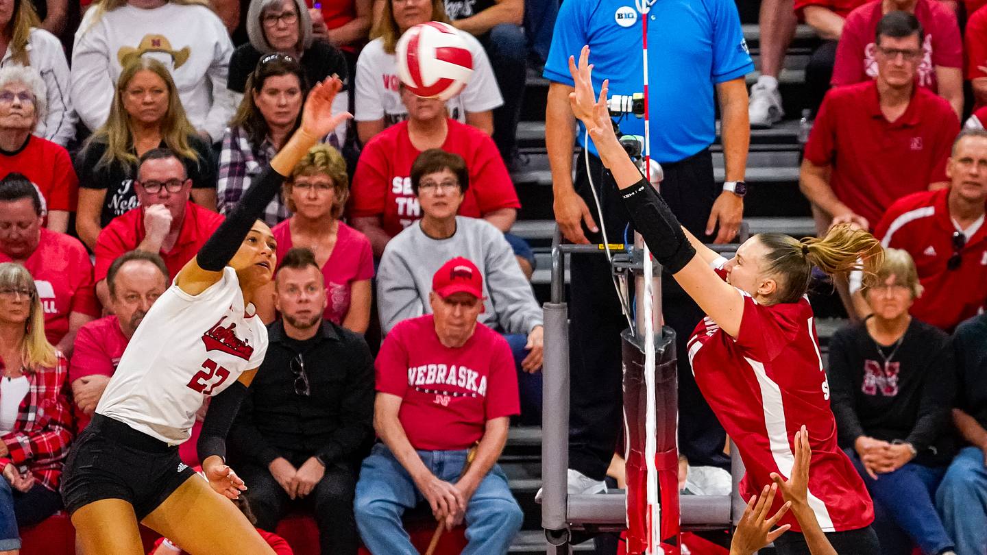 Nebraska Volleyball Sweeps No. 15 Indiana to Stay Unbeaten at 16-0