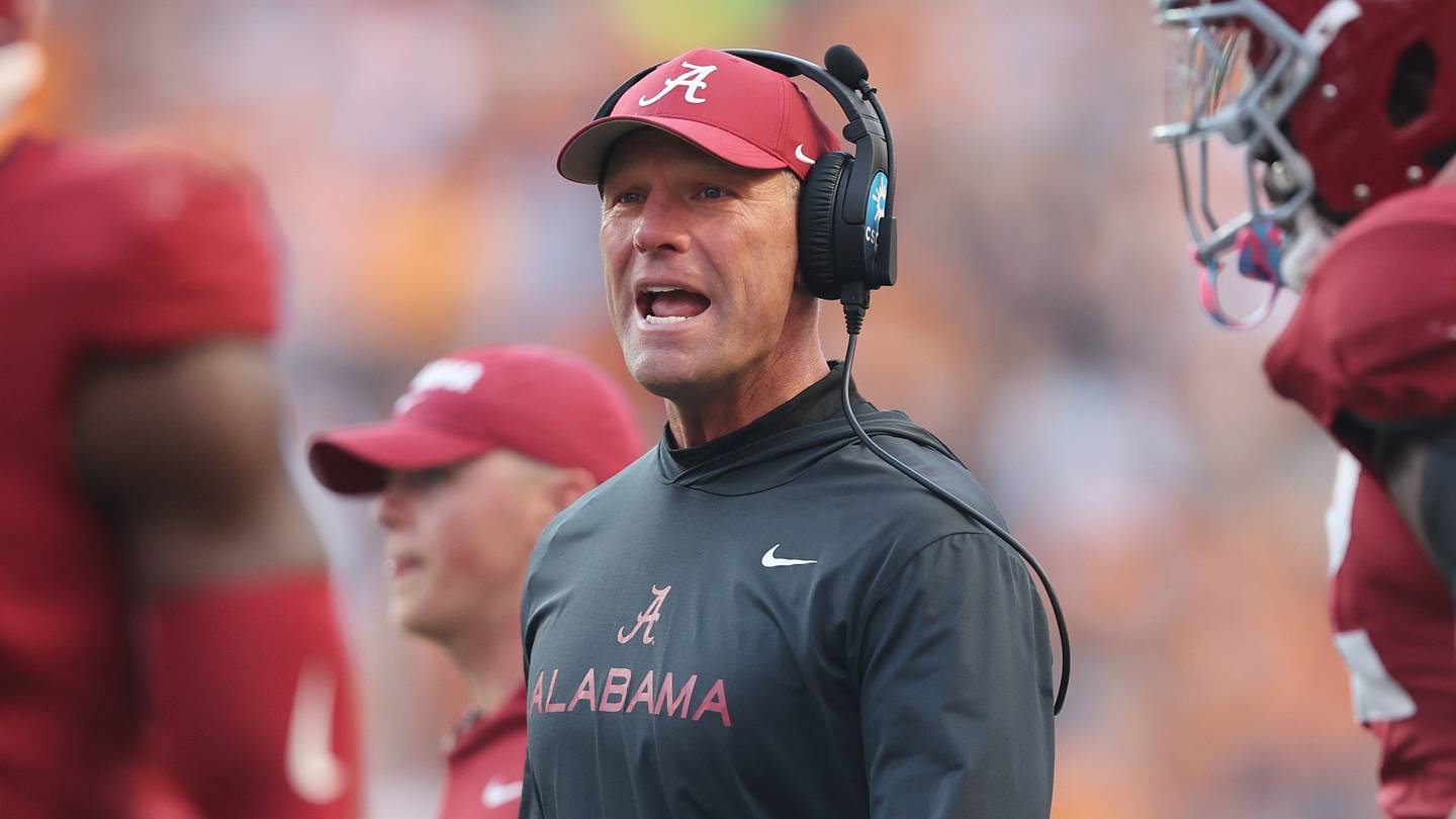 Tennessee Defeats Alabama 26-10 Behind Jim Knowles Defense