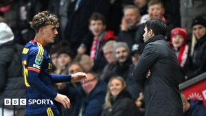 Max Dowman spoken to by Mikel Arteta