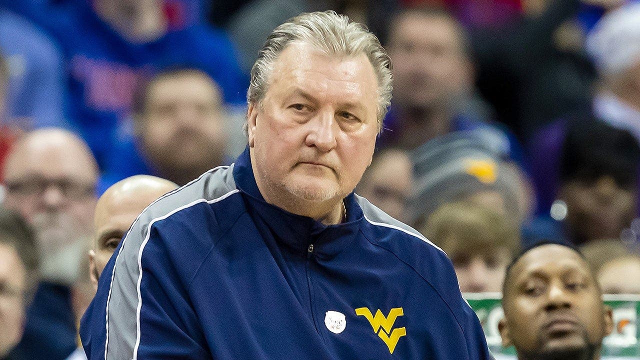 Hall of Fame basketball coach Bob Huggins has progressive cognitive condition, family announces