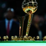 Knicks Assistant Coaches Receive Empty Ring Boxes at Banner Night
