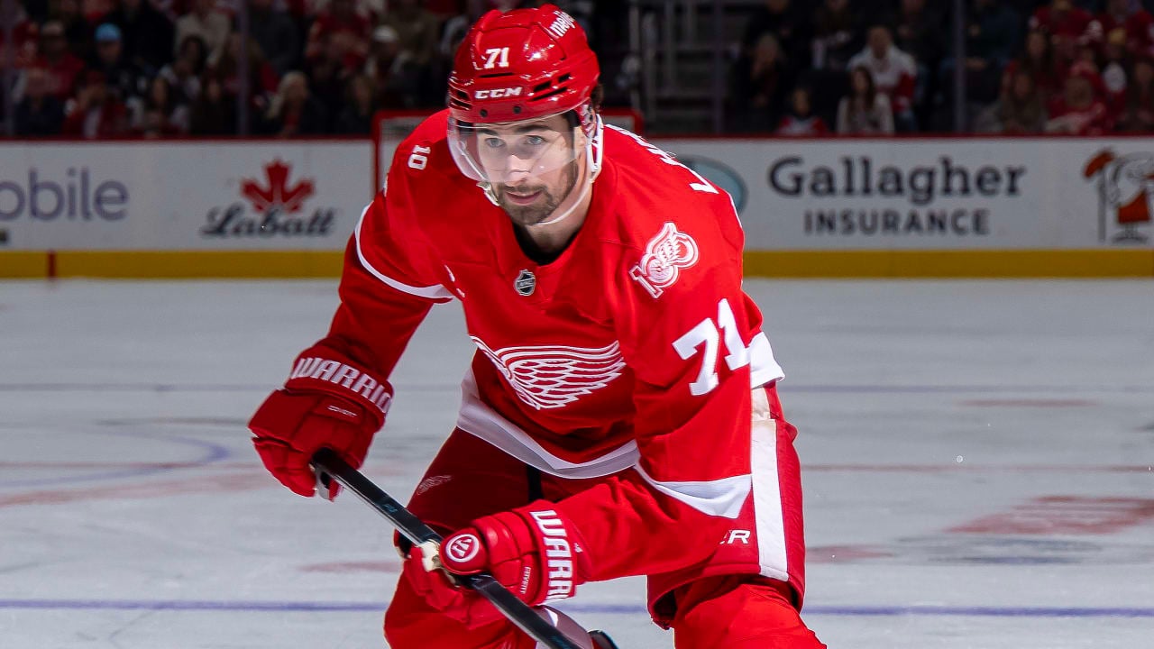 Dylan Larkin Booed by Red Wings Fans After Trade Request