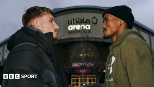 Dalton Smith and Alberto Puello face-off at the Utilita Arena in Sheffield