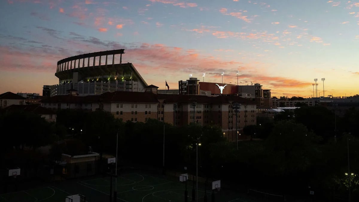 Texas AD Chris Del Conte Clarifies AI Did Not Call Plays