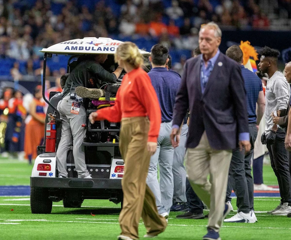 Military officer falls from Alamodome rafters during pregame demonstration - San Antonio Express-News