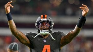 Cleveland Browns Defeat Pittsburgh Steelers 27 to 24 on Late Field Goal