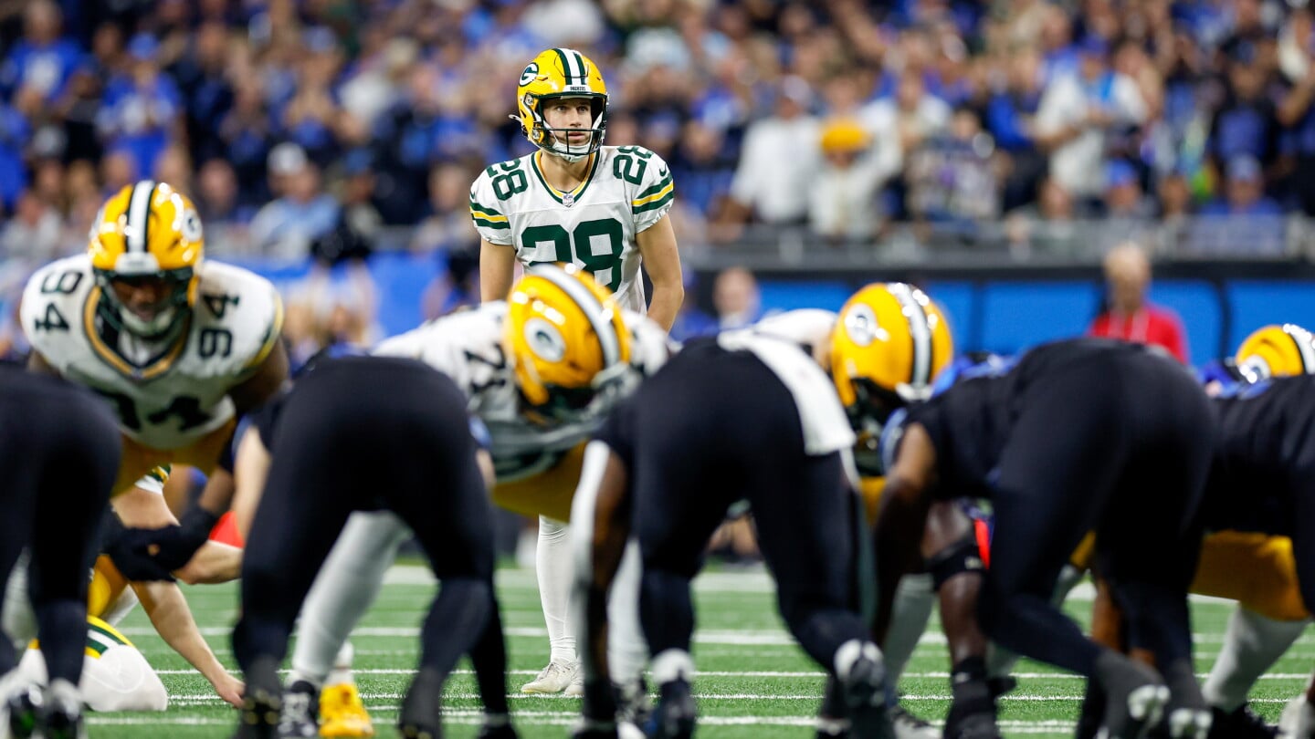 Green Bay Packers v Detroit Lions